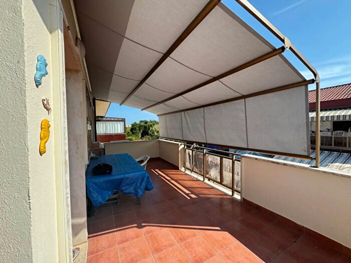 Appartamento trilocale in vendita in Via Lago di Como, Pomezia