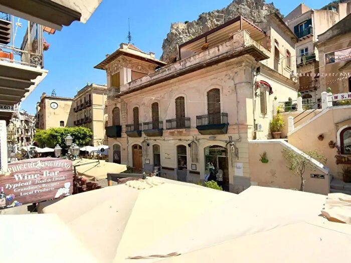 Appartamento bilocale in vendita in Via Umberto I, Cefalu