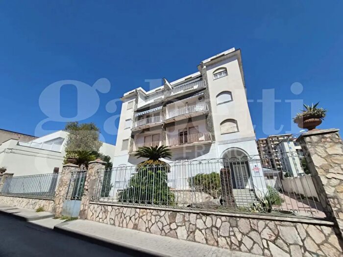 Appartamento con 5 locali in vendita in Via Dante Alighieri, Torre Annunziata