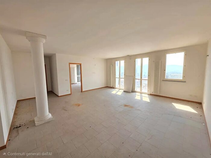 Appartamento con 6 locali in vendita in Cesana Brianza