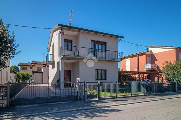 Casa con 5 locali in vendita in Via nello Agusani, Ravenna