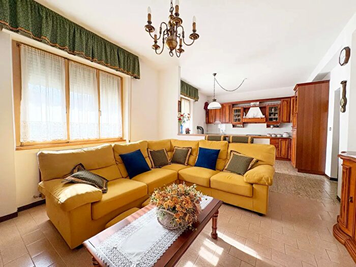 Appartamento con 7 locali in vendita in Strada Comunale del Palazzo Vertemate, Piuro