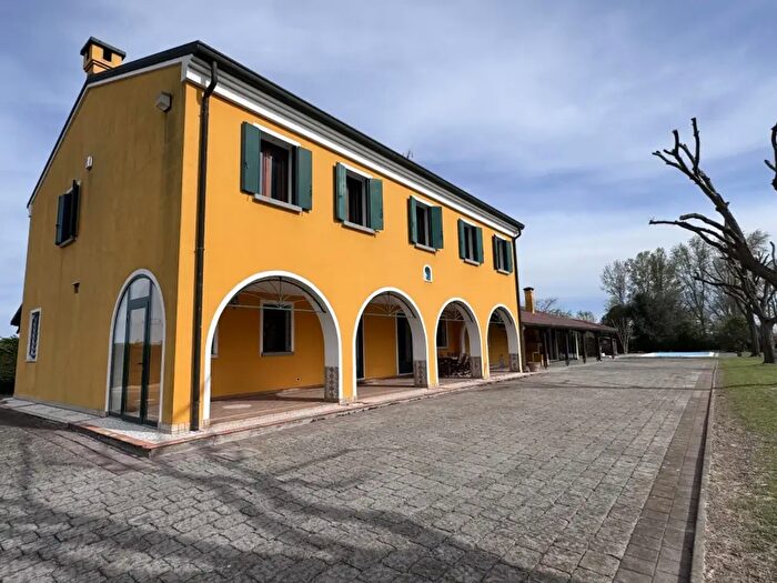 Casa con 6 locali in vendita in Cavarzere