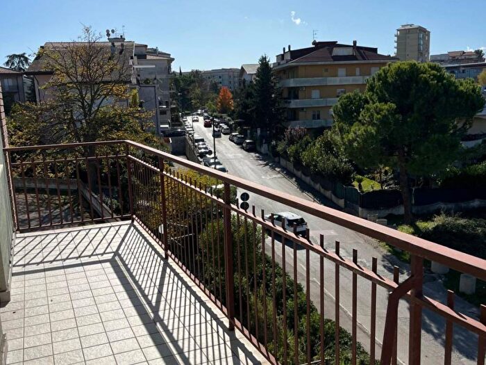 Appartamento con 6 locali in affitto in Via Bologna, Centro, Lanciano