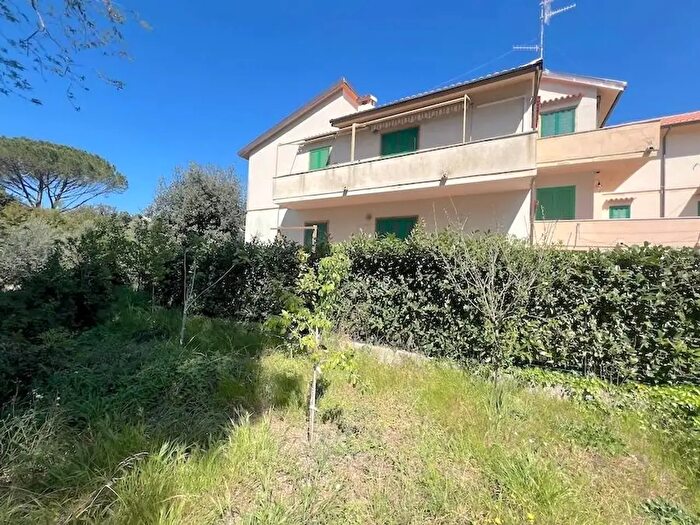 Appartamento quadrilocale in vendita in Via Mar Ligure, Rosignano Marittimo