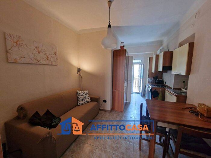 Appartamento trilocale in affitto in Via Messina, Cenisio Sarpi Isola, Milano