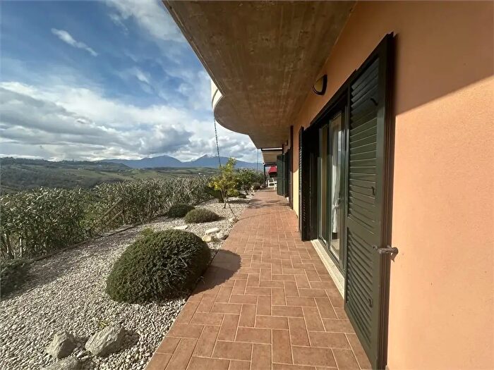 Casa con 5 locali in vendita in Via Sant'Angelo, Bellante