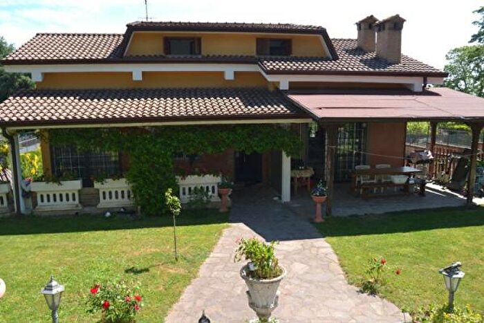 Casa quadrilocale in vendita in Rocca Priora