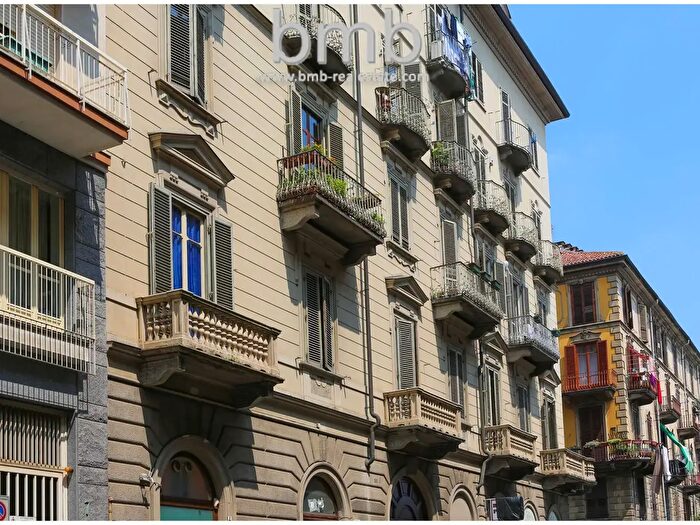 Appartamento trilocale in affitto in Via Filippo Burzio, Torino