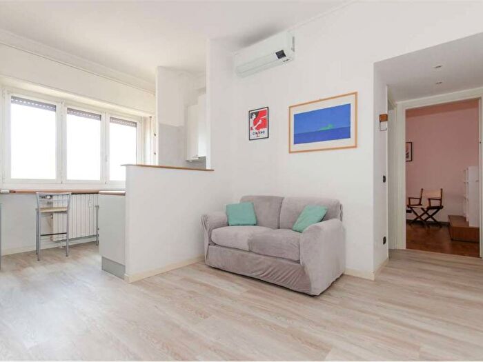 Appartamento bilocale in affitto in via giorgio washington, Washington, Milano