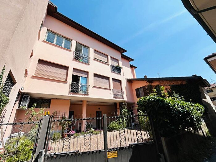 Appartamento trilocale in affitto in Via Federico Confalonieri, Centro, Sumirago
