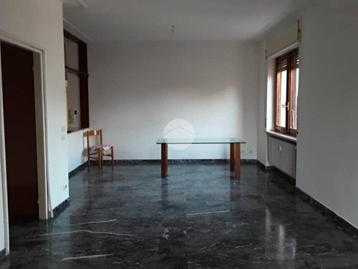 Appartamento con 5 locali in affitto in Viale Santuario, Centro, Valenza