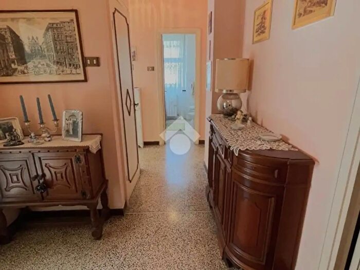 Appartamento quadrilocale in vendita in Via Capri, Genova