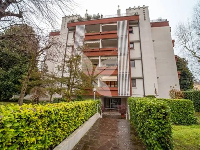 Appartamento trilocale in vendita in Via Sofia, Parma