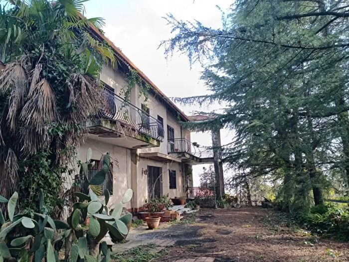 Casa con 16 locali in vendita in Via Giuseppe Sciuti, Trecastagni