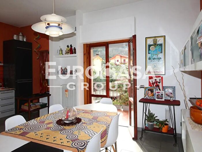 Appartamento con 8 locali in vendita in Lucca