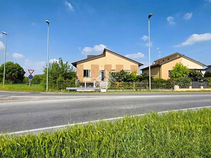 Casa con 7 locali in vendita in Via Romana Zuccona, Bagnolo San Vito