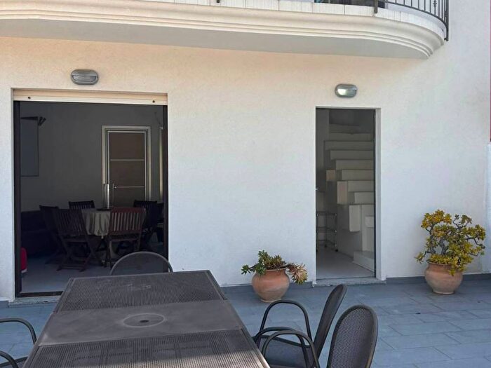 Casa con 5 locali in affitto in Via Francescantonio Riso, Soverato Marina, Soverato