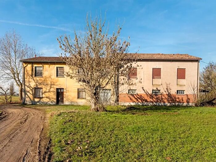 Casa con 8 locali in vendita in Via Bastia, Lugo