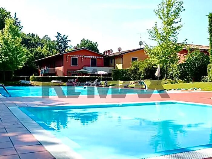 Appartamento trilocale in affitto in Lazise