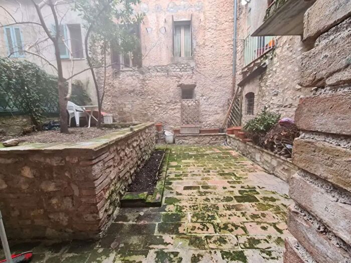 Appartamento con 5 locali in affitto in Spoleto