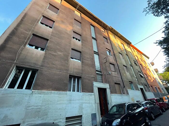 Appartamento trilocale in affitto in Via Catullo, Trieste