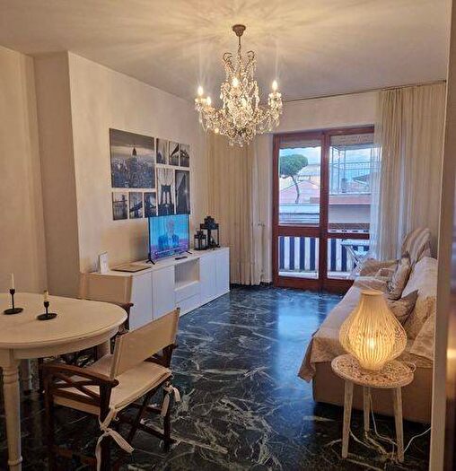 Appartamento quadrilocale in affitto in Ruga Alfio Maggiani, Marina di Carrara, Carrara