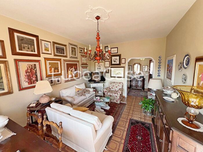 Appartamento con 5 locali in vendita in Avers, Lucca