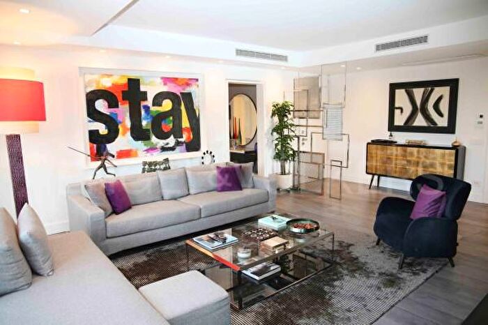 Appartamento con 6 locali in vendita in Residenza Aceri, Basiglio