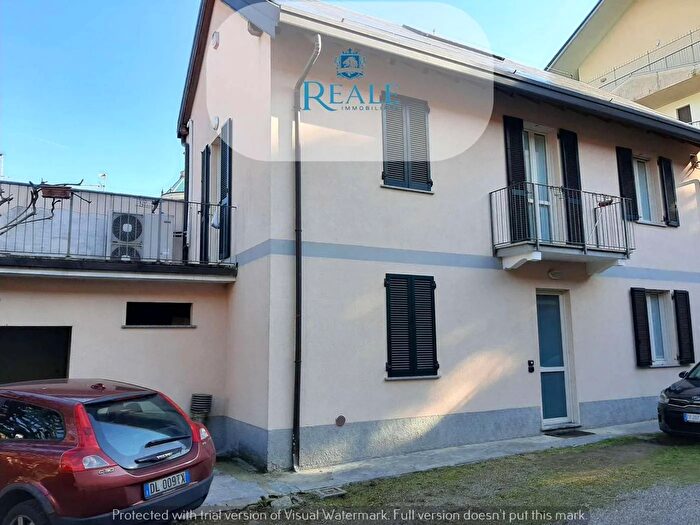 Casa quadrilocale in vendita in Via Roma Magenta, Magenta