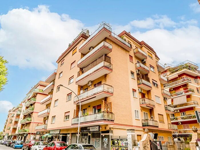 Appartamento con 5 locali in vendita in Via Franco Sacchetti, Roma