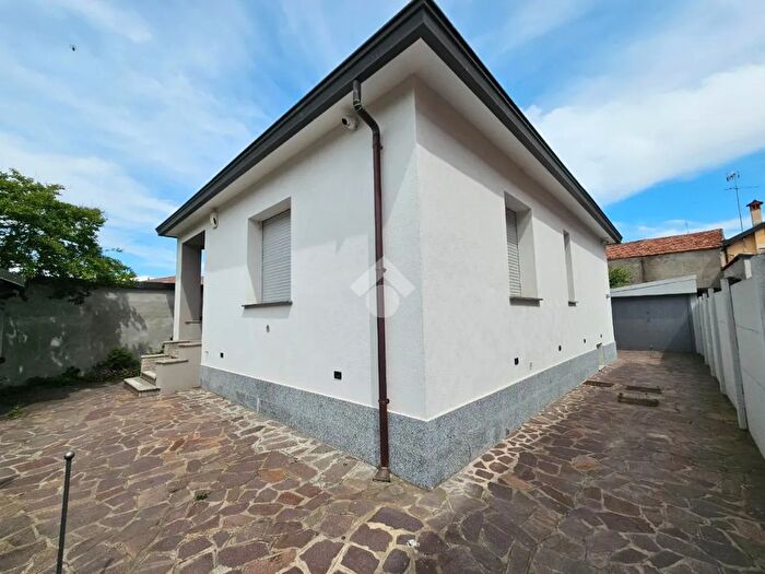 Casa trilocale in vendita in Via Costa, Corbetta