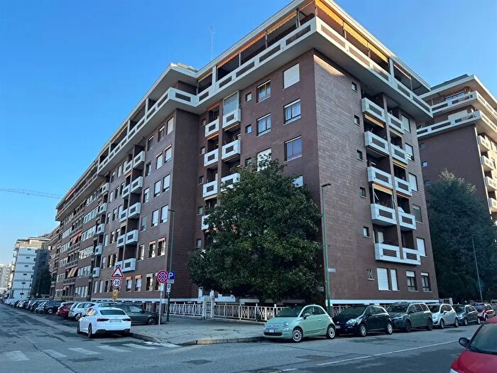 Appartamento trilocale in vendita in Via Vincenzo Lancia, Torino