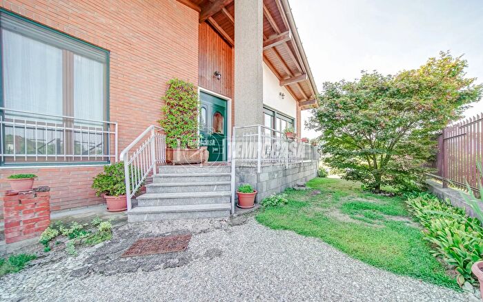 Appartamento trilocale in vendita in Via Torino, Mercallo