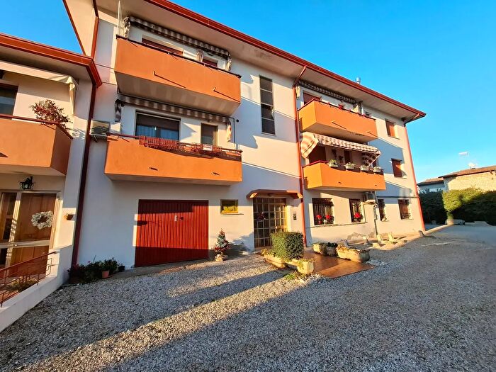 Appartamento con 5 locali in vendita in Via Cristoforo Colombo e, Polesella