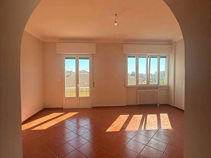 Appartamento con 5 locali in vendita in Via Francesco Ferraris, Lucca