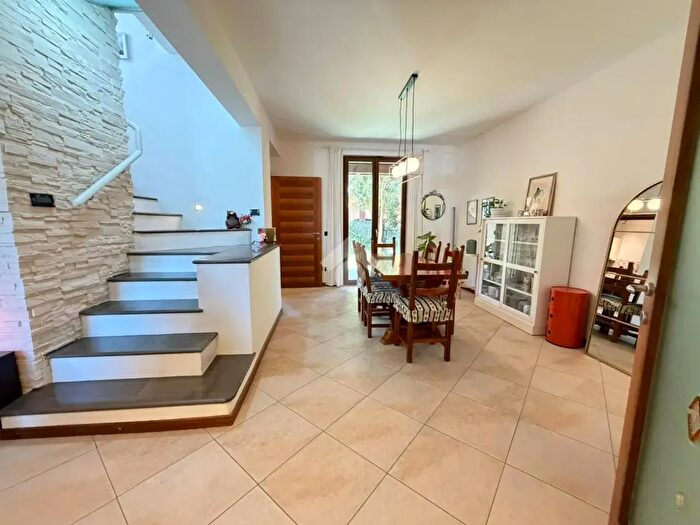 Casa quadrilocale in vendita in Via Diciannovesima Villaggio Badia, Brescia