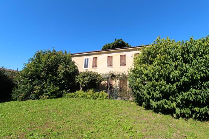 Casa con 5 locali in vendita in Strada Casale, Vicenza