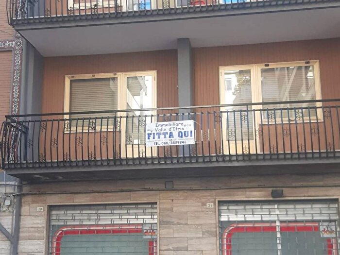 Appartamento trilocale in affitto in Via Francesco Petrarca, Martina Franca