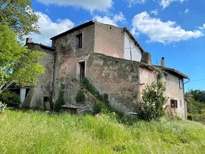 Casa con 7 locali in vendita in Strada Fossaccio, Viterbo