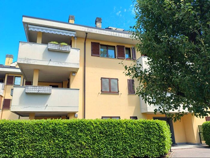 Appartamento trilocale in affitto in Via Fratelli Cervi, Macherio