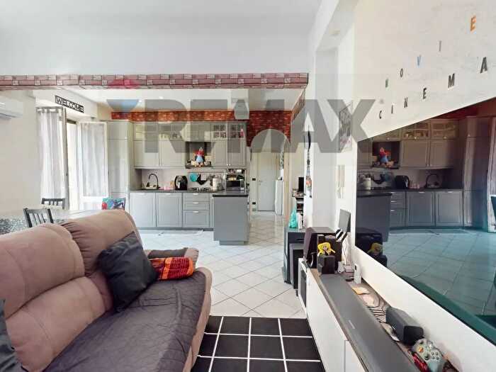 Appartamento trilocale in vendita in Via dei Sessanta, Genova