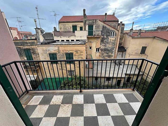 Appartamento trilocale in affitto in Via al Capo, Varigotti, Finale Ligure