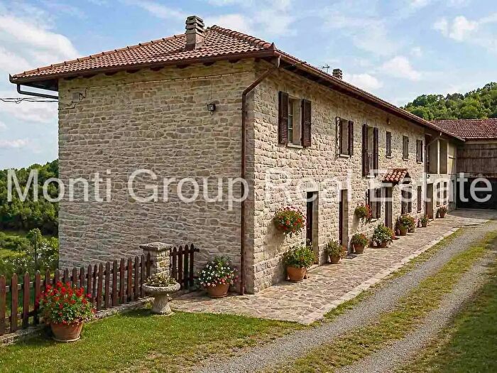 Casa con 20 locali in vendita in Roccaverano