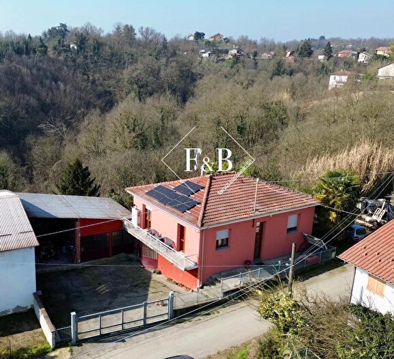 Casa con 8 locali in vendita in Via Valroino, Cortazzone