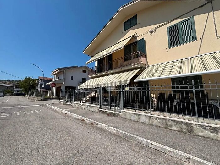 Appartamento quadrilocale in vendita in Via Tiziano, Penna Sant'Andrea