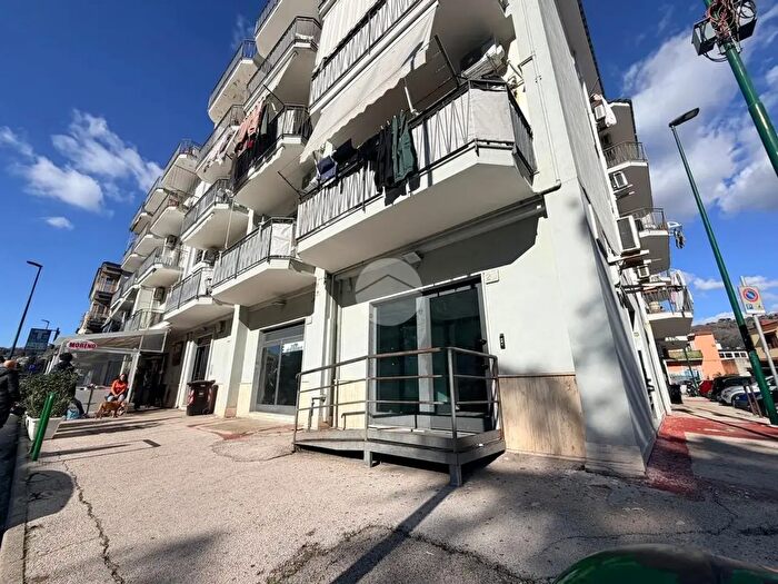 Appartamento trilocale in vendita in Strada Comunale Catena, Napoli