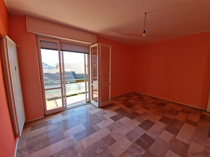 Appartamento trilocale in vendita in Via San Giacomo, Como