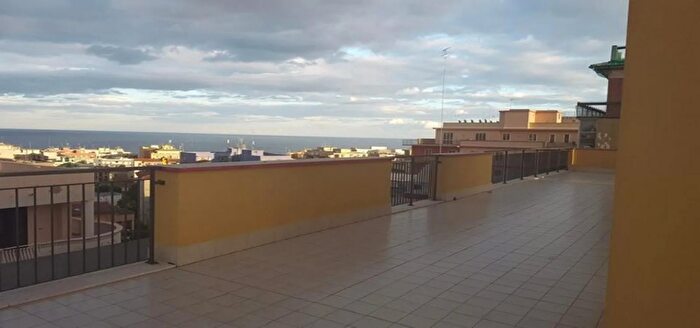 Appartamento con 8 locali in vendita in Via Filisto Siracusa, Siracusa