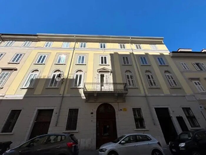 Appartamento trilocale in vendita in Via Armando Diaz, Trieste